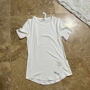 New with tags lululemon tee
